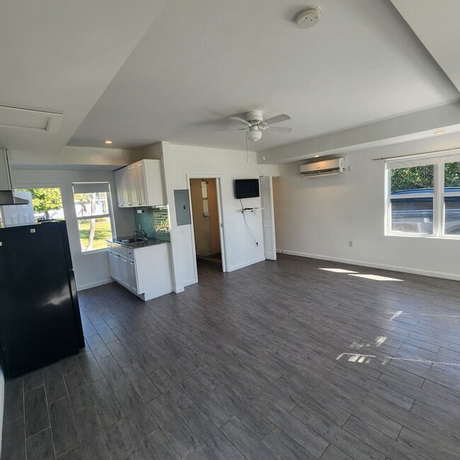 14550 NE 2nd Ave, Unit Studio in North Miami, FL - Foto de edificio - Building Photo