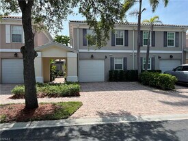 5565 Cove Cir in Naples, FL - Building Photo