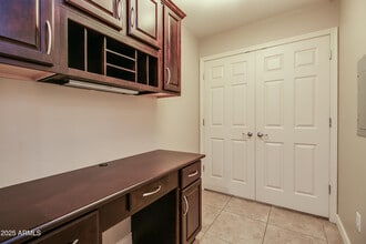 5350 E Deer Valley Dr in Phoenix, AZ - Building Photo - Building Photo