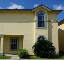 1000 Ranchway Dr, Unit 40 in Laredo, TX - Building Photo