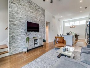 3200 Ross Ave in Dallas, TX - Building Photo - Building Photo
