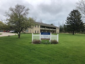 1008-1030 Lakefield Rd in Grafton, WI - Building Photo - Building Photo