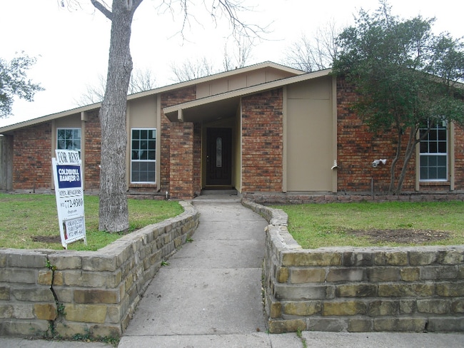 property at 541 Shadowcrest Ln