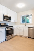 Montoya in Branford, CT - Foto de edificio - Building Photo