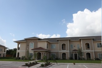 Bowie Garden in Brownsville, TX - Foto de edificio - Building Photo