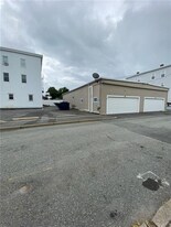 503 Wood St, Unit E in Bristol, RI - Building Photo