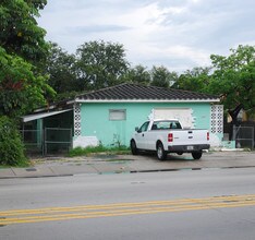 237-271 NE 54th St in Miami, FL - Building Photo - Building Photo