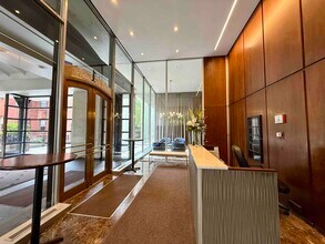 1 E Schiller St in Chicago, IL - Building Photo - Building Photo