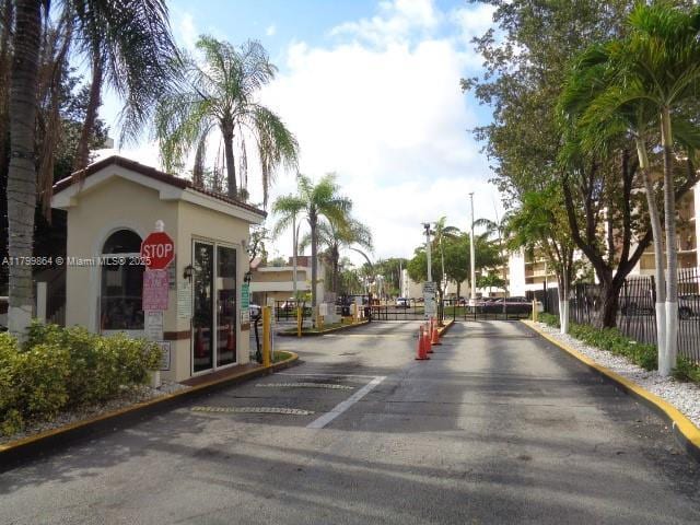 8820 Fontainebleau Blvd in Miami, FL - Building Photo - Building Photo