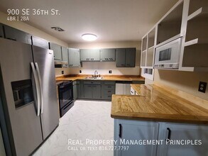 900 SE 36th St in Topeka, KS - Building Photo - Building Photo