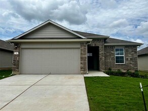 316 Abbey Ln in Lockhart, TX - Foto de edificio - Building Photo