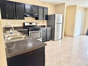 321 Ocean Dr in Laredo, TX - Building Photo - Building Photo