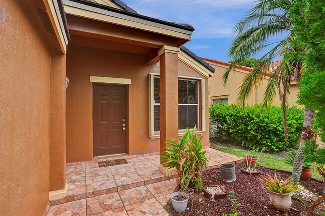 839 Falling Water Rd in Weston, FL - Building Photo - Building Photo
