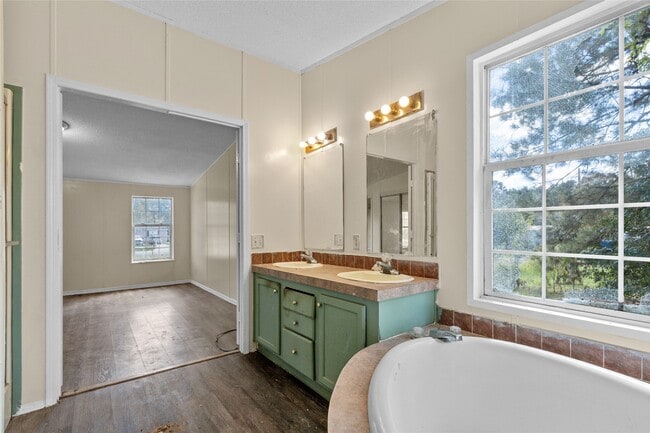 177 County Rd 2803 in Cleveland, TX - Building Photo - Building Photo