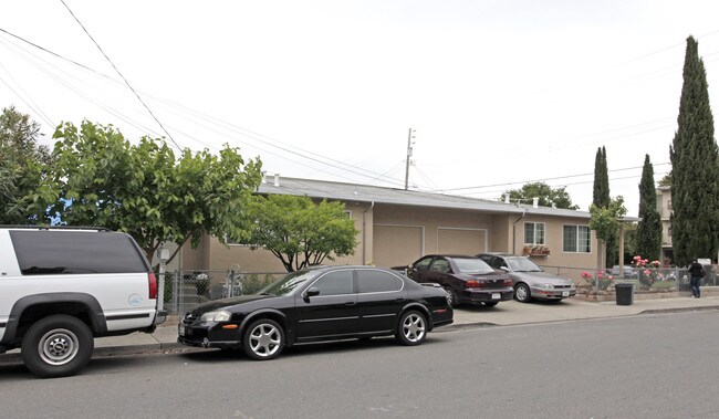 2797-2799 Blenheim Ave in Redwood City, CA - Foto de edificio - Building Photo