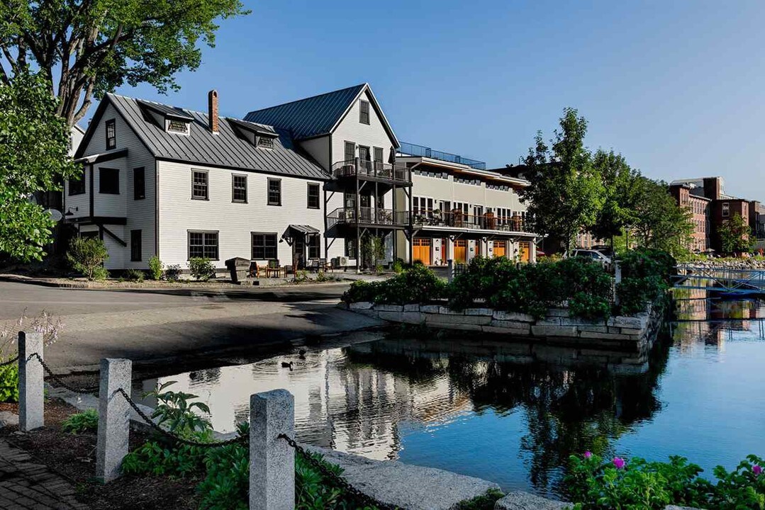 13 Water St-Unit -Apt. B in Newmarket, NH - Foto de edificio