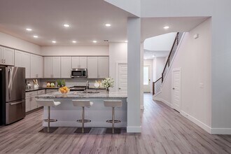 Echelon at Reverchon Bluffs in Dallas, TX - Foto de edificio - Building Photo