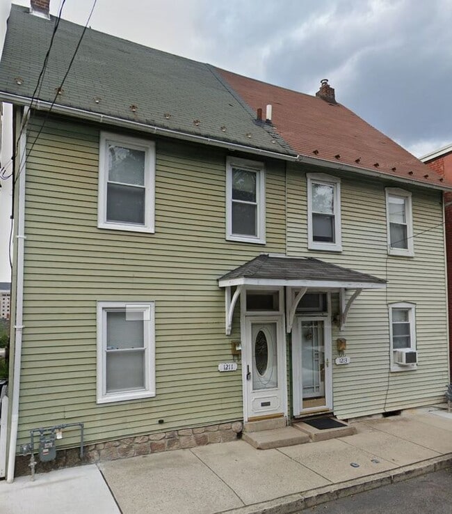 property at 1211 Mechanic St