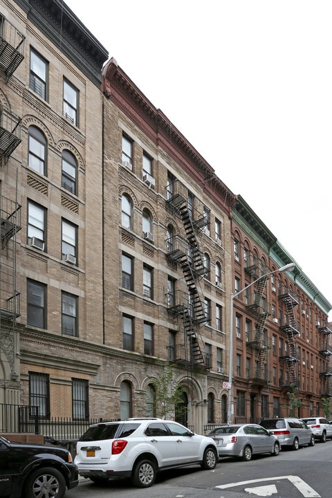 118-120 W 137th St in New York, NY - Building Photo