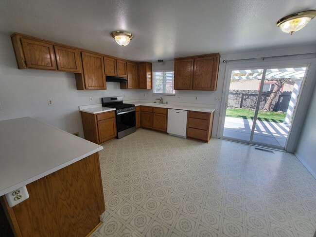 2166 Carriage Crest Dr in Carson City, NV - Building Photo - Building Photo