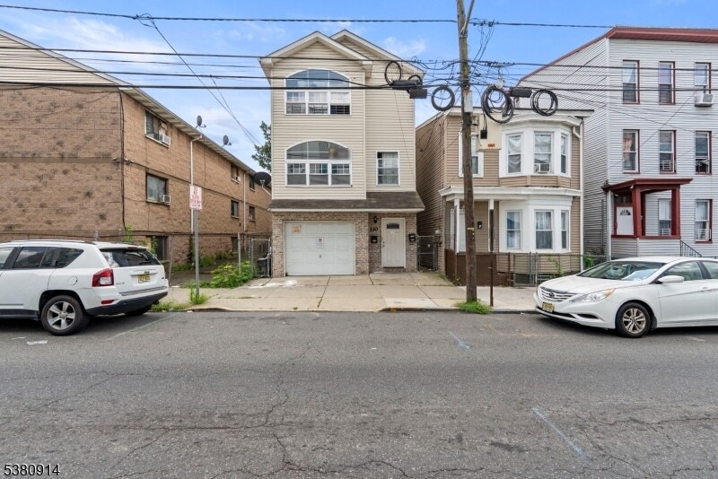 110 16th Ave in Paterson, NJ - Building Photo