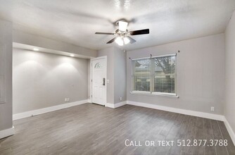 903 W Village Ln in Austin, TX - Building Photo - Building Photo