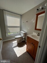 1700 Sadlers Wells Dr in Herndon, VA - Building Photo - Building Photo