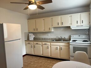 18 A St-Unit -B-1 in Derby, CT - Foto de edificio - Building Photo