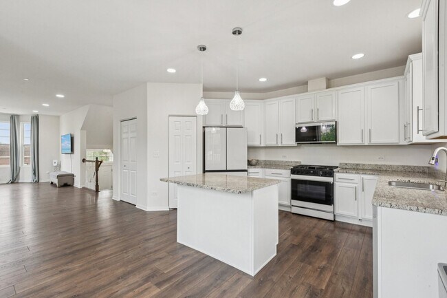 1911 Continental Ave in Naperville, IL - Building Photo - Building Photo