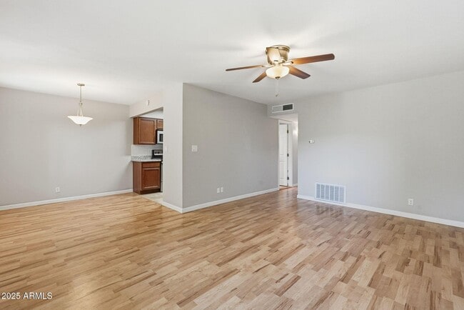 1702 W Tuckey Ln in Phoenix, AZ - Foto de edificio - Building Photo