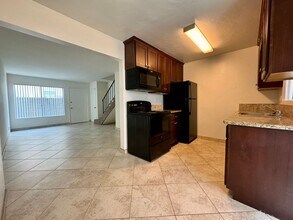 3111 Byron St in San Diego, CA - Building Photo - Building Photo