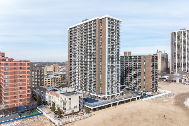 Thorndale Beach South Condominiums in Chicago, IL - Building Photo - Building Photo