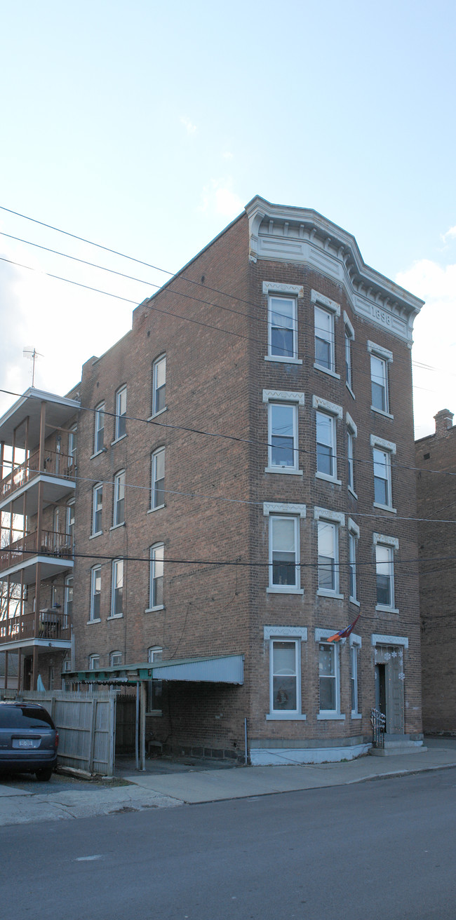 24 Hart St in Cohoes, NY - Building Photo - Building Photo