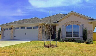 18232 Summer Grove Ave in Edmond, OK - Building Photo