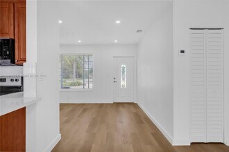 4900 SW 106th Ave in Miami, FL - Building Photo - Building Photo