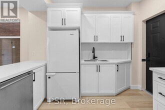 200 Sanford Ave S in Hamilton, ON - Building Photo - Building Photo