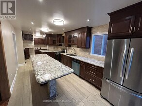 344 York Hill Blvd in Vaughan, ON - Building Photo - Building Photo