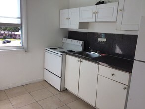 2300 W Flagler St-Unit -06 in Miami, FL - Building Photo - Building Photo