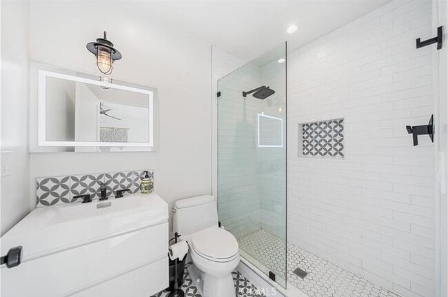 242 Thorne St in Los Angeles, CA - Building Photo - Building Photo