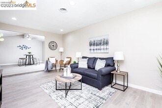 10132 Rockingham Dr in Sacramento, CA - Building Photo - Building Photo