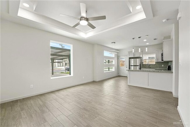 1905 W Violet Dr, Unit 3 in Pharr, TX - Foto de edificio - Building Photo