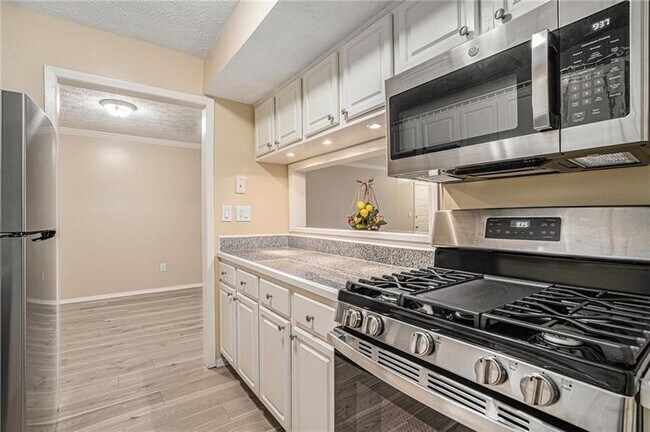 512 Park Ridge Cir in Marietta, GA - Building Photo - Building Photo
