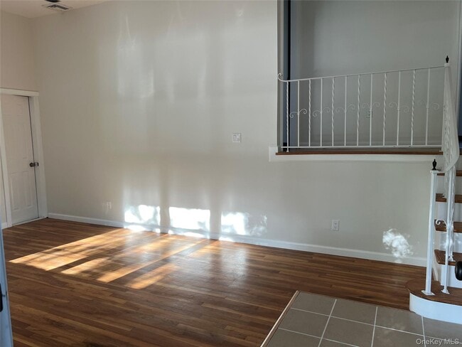 1553 Potter Blvd in Bay Shore, NY - Building Photo - Building Photo