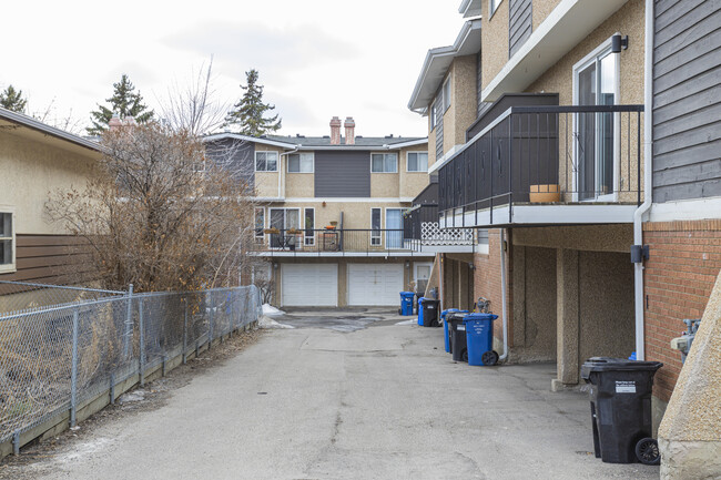 647 4 Av NE in Calgary, AB - Building Photo - Building Photo