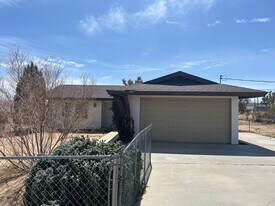 58573 Sunflower Dr in Yucca Valley, CA - Building Photo