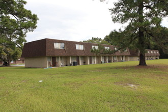 Westlake Apartments in Savannah, GA - Building Photo - Building Photo