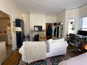 371 Harvard St, Unit 1 in Cambridge, MA - Building Photo - Building Photo