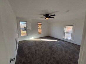 318 Cramer St, Unit 2 in Mazomanie, WI - Foto de edificio - Building Photo