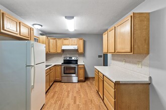 521 9th Ave NW in New Brighton, MN - Foto de edificio - Building Photo