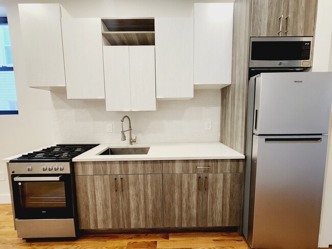 272 Baldwin Ave, Unit 2R
